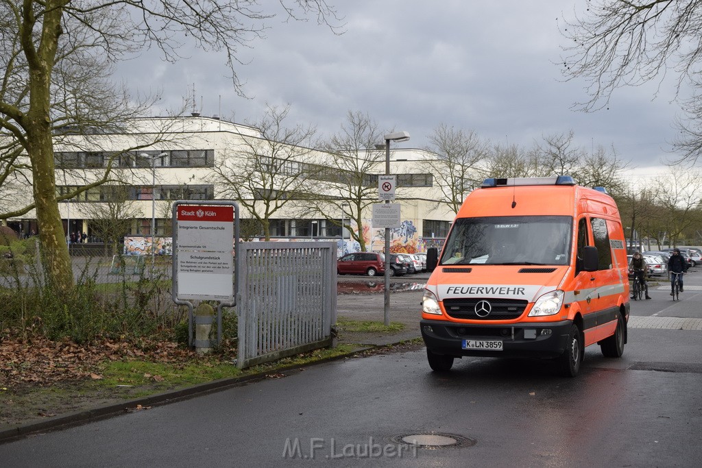 Einsatz BF Koeln Schule Burgwiesenstr Koeln Holweide P113.JPG - Miklos Laubert